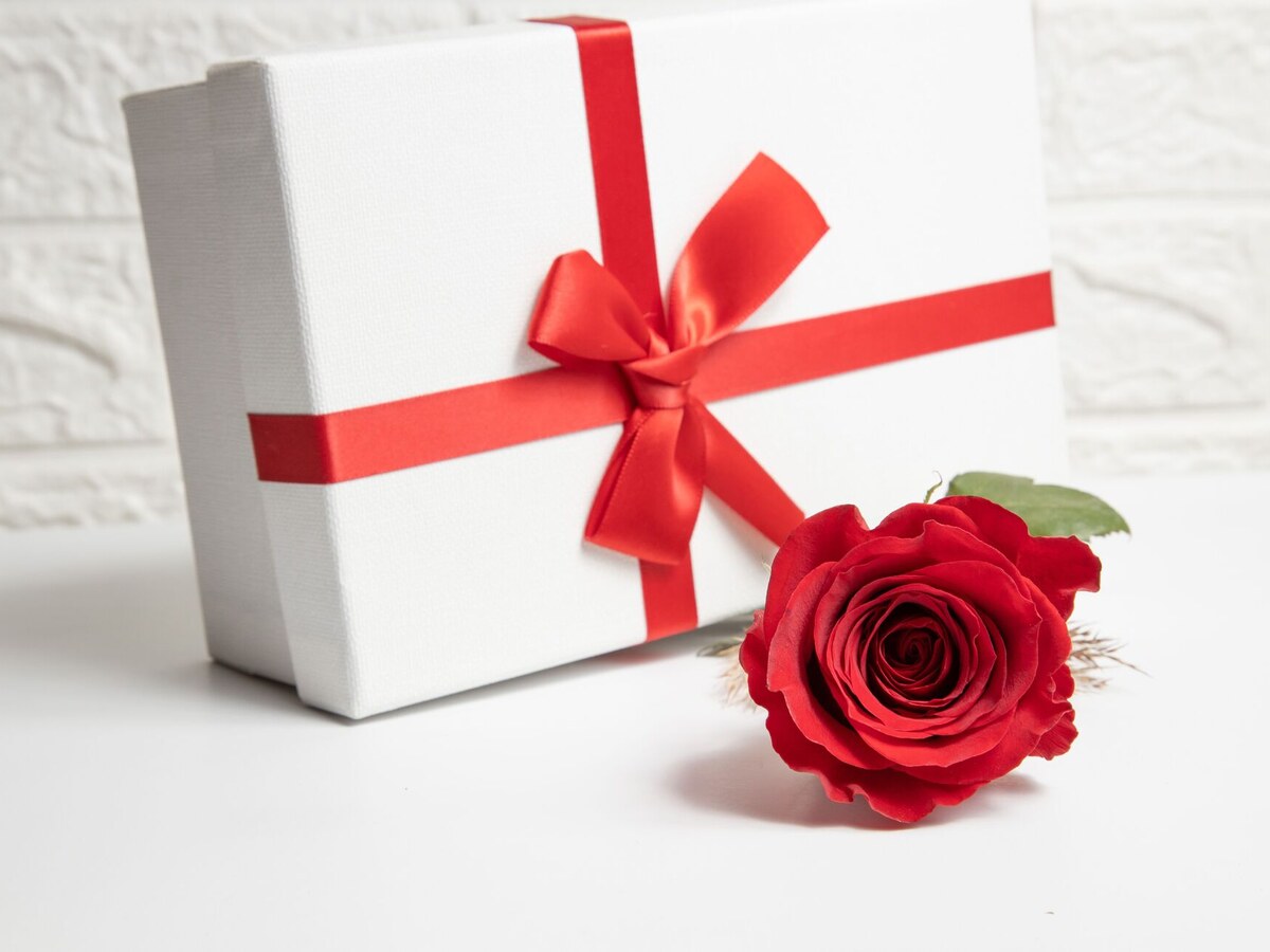 Cadeau met rood lint