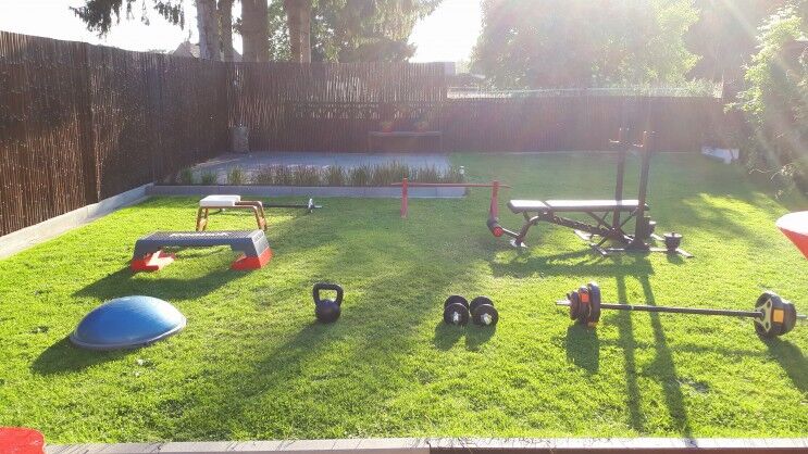 Buitentraining-opstelling in de tuin